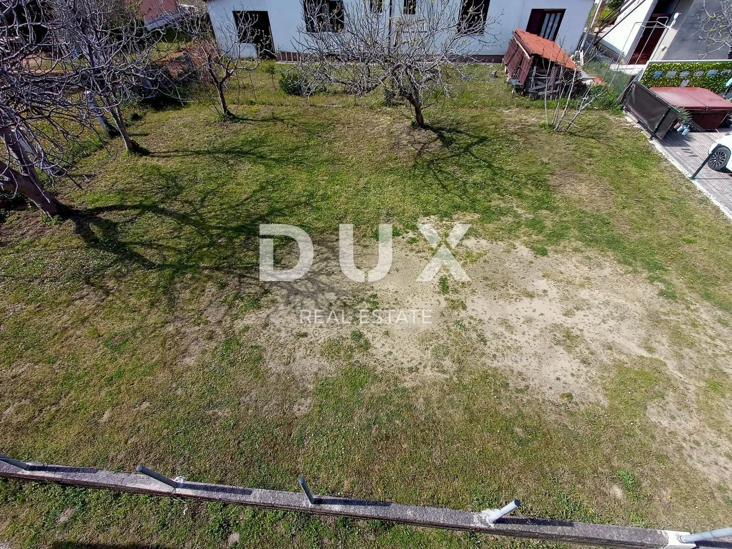 zadar, sabunike - prostrana apartmanska kuća s velikom okućnicom - slika 24