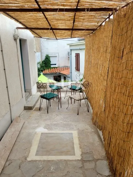 otok krk, grad krk - renovirana kuća u starom gradu - slika 3