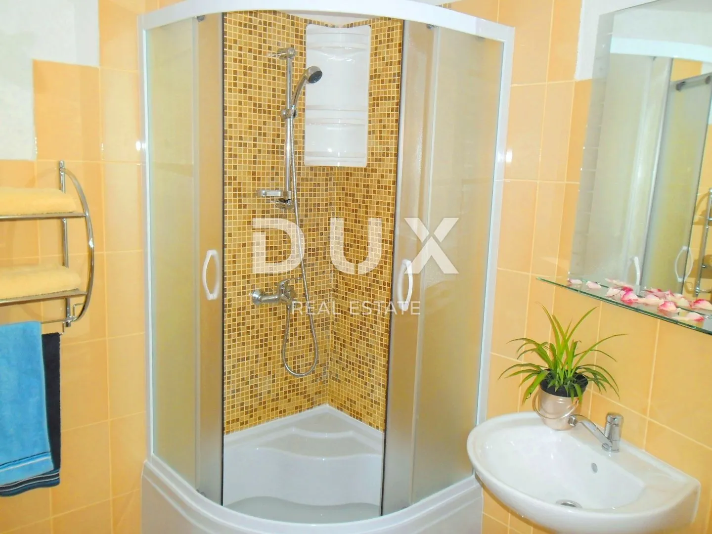lovran - turistički objekt s 8 apartmana i 1300m2 okućnice - slika 27