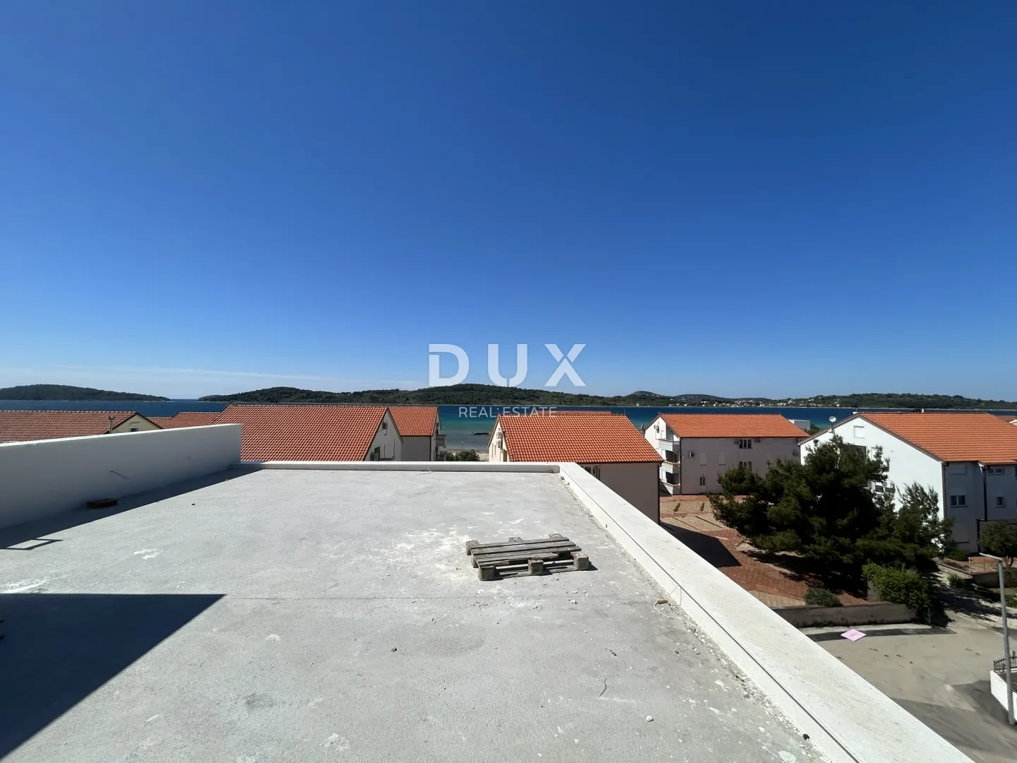vodice, srima – luksuzni penthouse, 70 m od mora, s liftom - slika 12