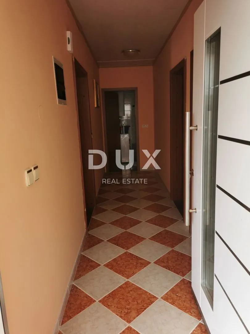 malinska (okolica) - samostojeća kuća sa dva stana + podrum - slika 19