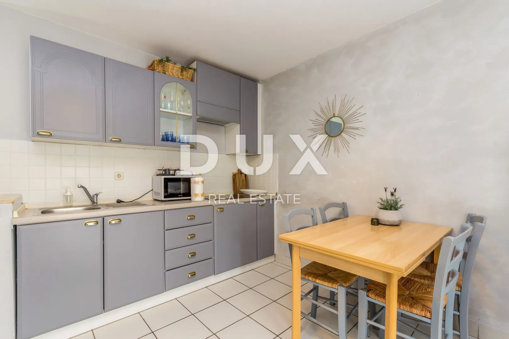 otok krk, njivice - etaža kuće u prizemlju s dva apartmana - slika 8