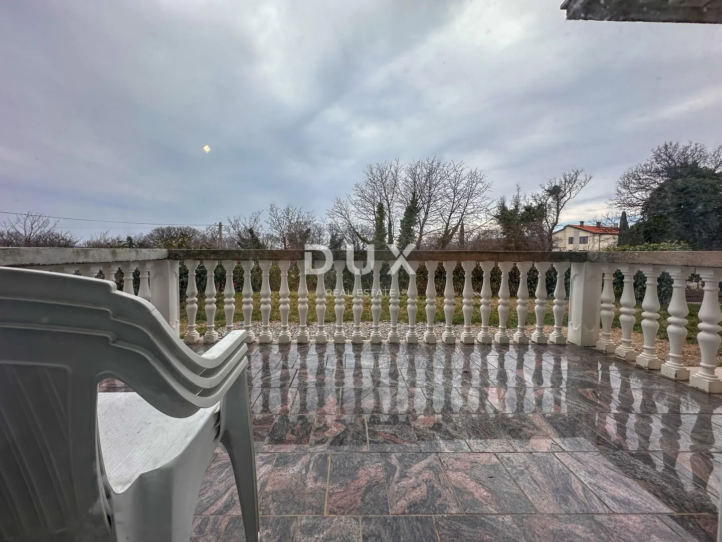 rijeka, kukuljanovo - uređen 3s+db u prizemlju s 356m2 okućnice - slika 11
