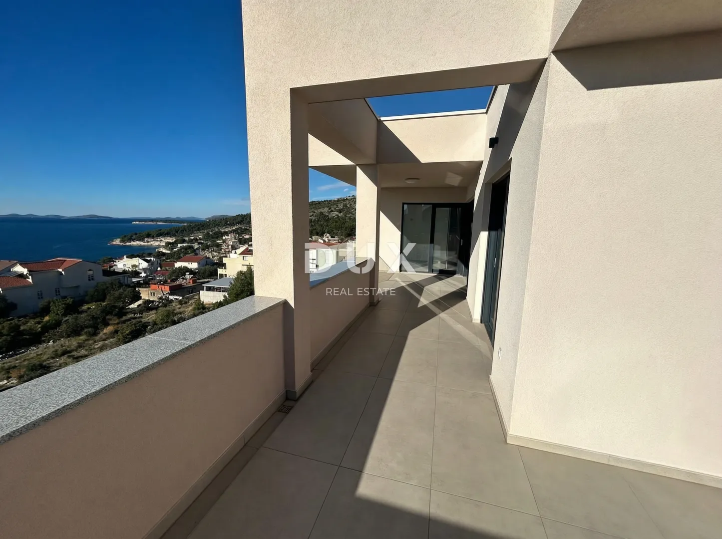 primošten, dolac – penthouse s fenomenalnim pogledom na more! - slika 3