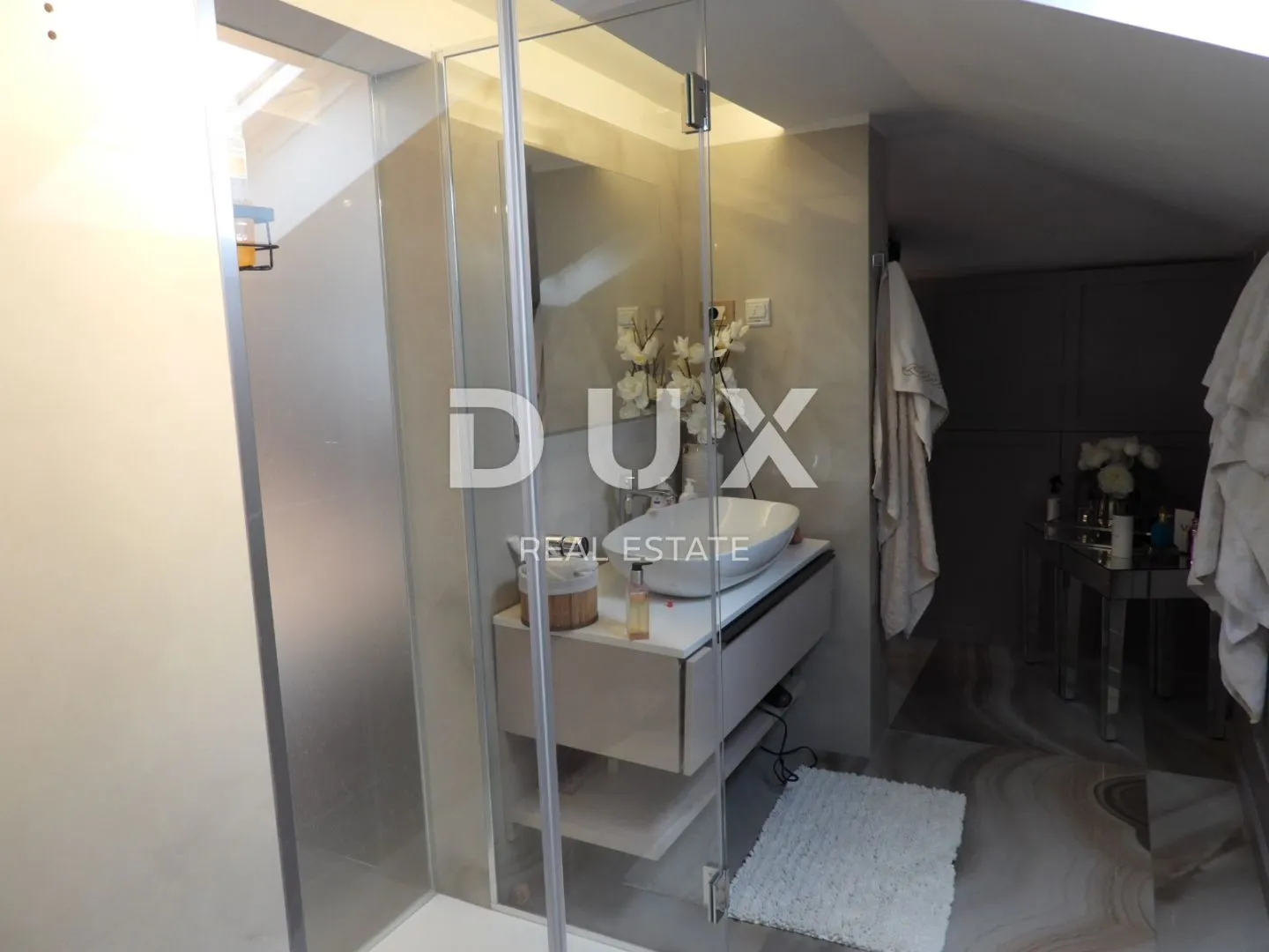 opatija, centar- eksluzivno uređen dvoetažni stan 4s+db 165m2 - slika 41