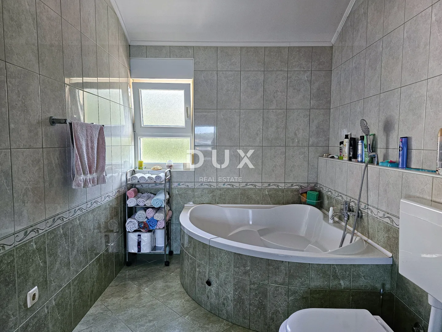 rab, barbat, kuća s apartmanima, 763 m2, drugi red do mora - slika 17