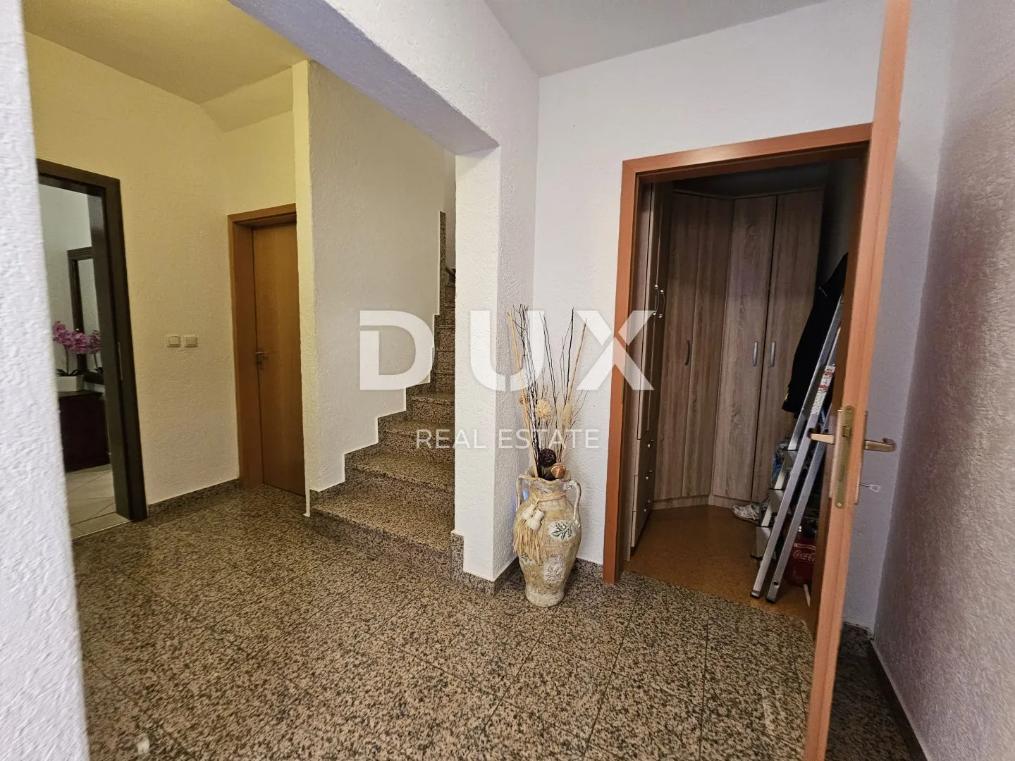 istra, pula - kvalitetna obiteljska apartmanska kuća na atraktivnoj lokaciji - slika 57
