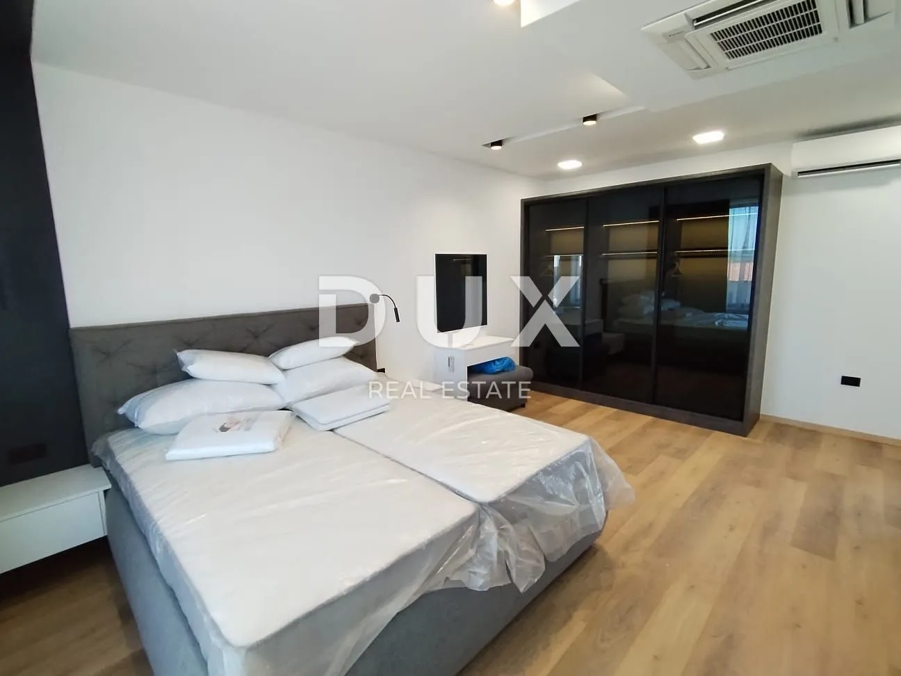 istra,medulin- luksuzna vila 150m od mora! - slika 64