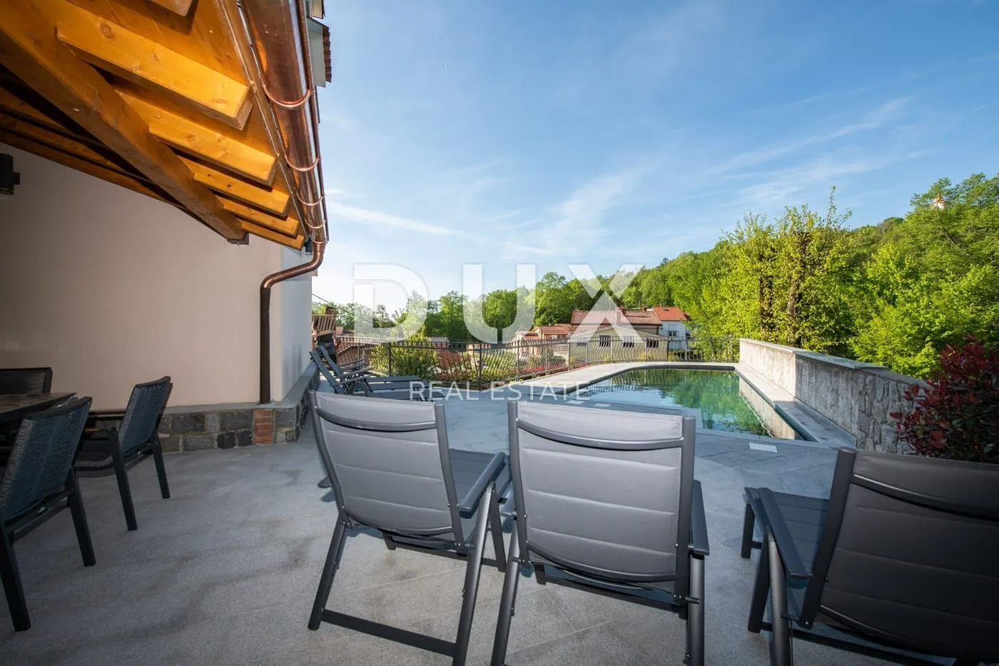 OPATIJA, MATULJI- kuća 405m2 s pogledom na more i bazenom + uređena okućnica 900m2