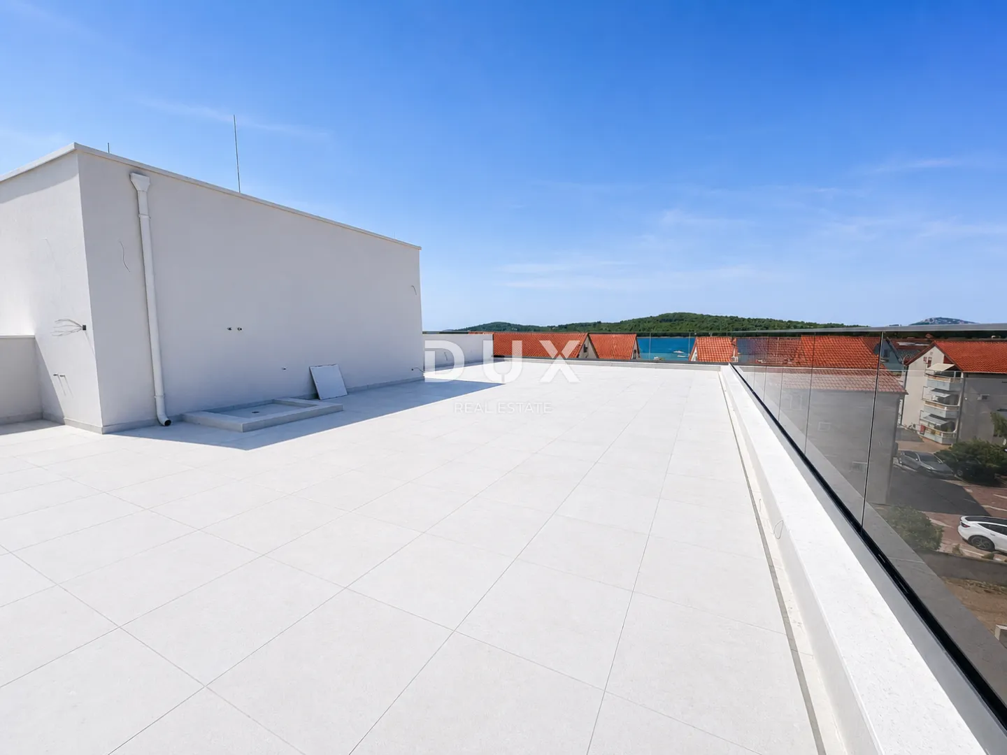 vodice, srima – penthouse s liftom, krovna terasa 109 m², 70m od plaže - slika 26