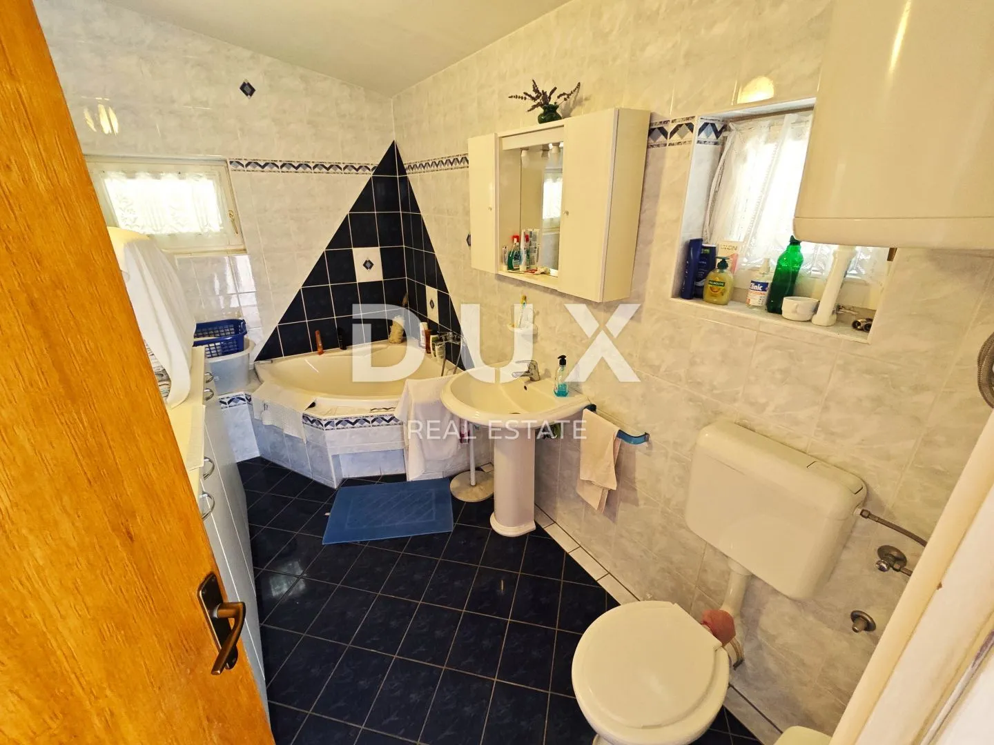 otok rab - apartmanska kuća 1. red do mora! - slika 11