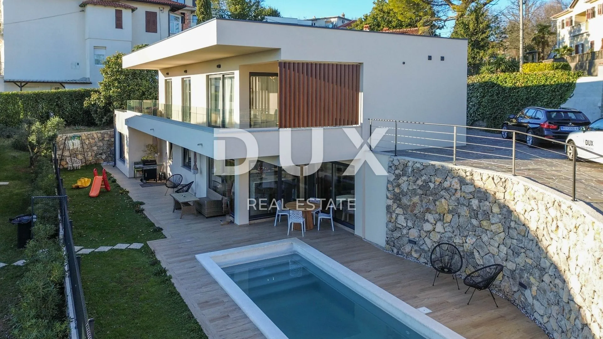 OPATIJA, OKOLICA - Vrhunska novogradnja s dva bazena - Matulji