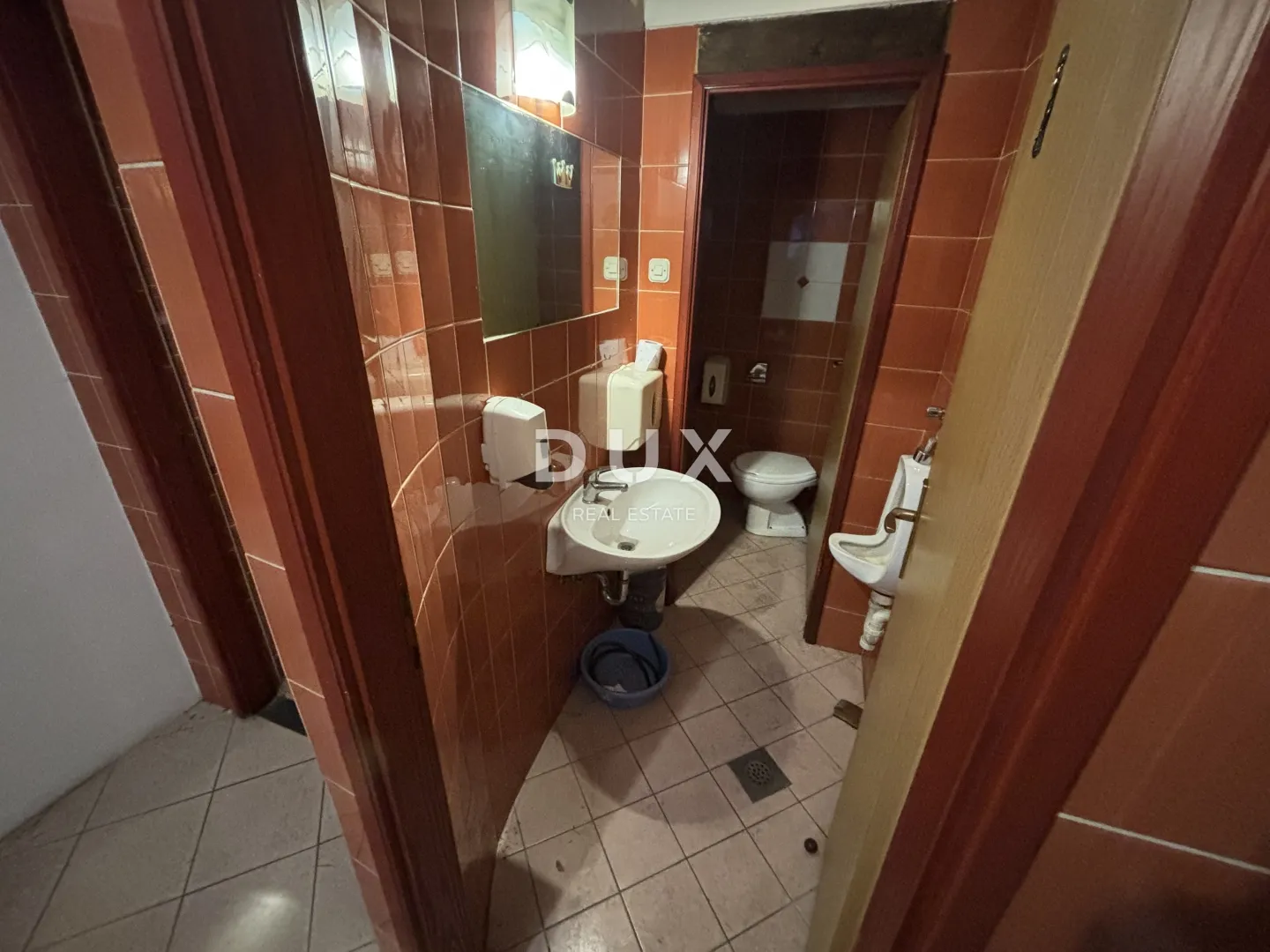 rijeka, centar - lokal s inventarom - slika 6