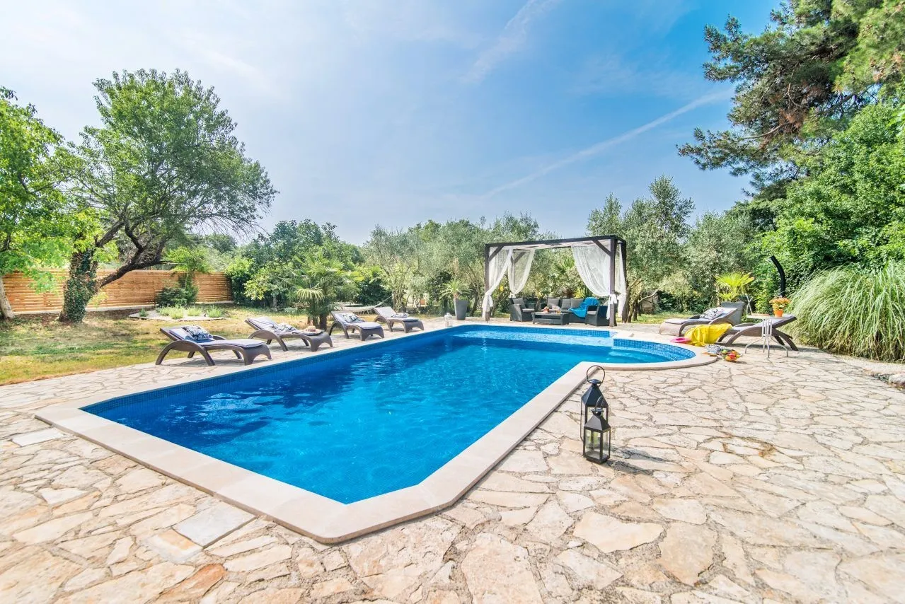 istra, filipana - romantična autohtona istarska kamena vila - slika 33