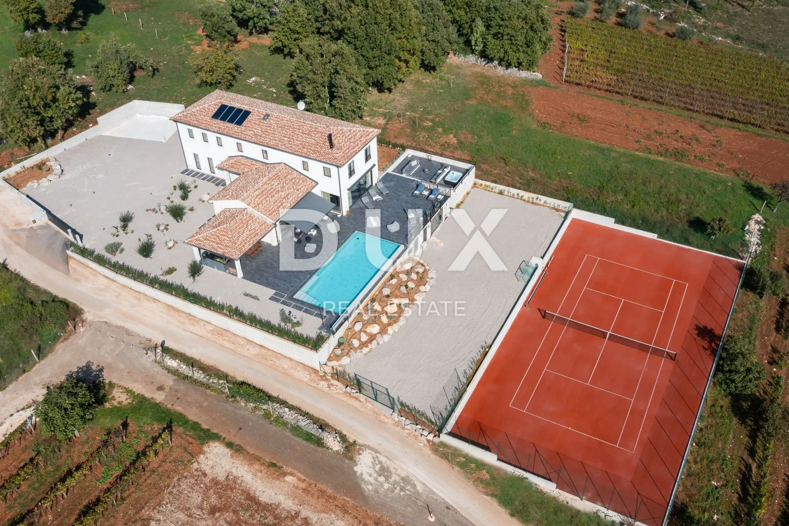 istra, motovun - luksuzna vila s pogledom na prirodu! - slika 18