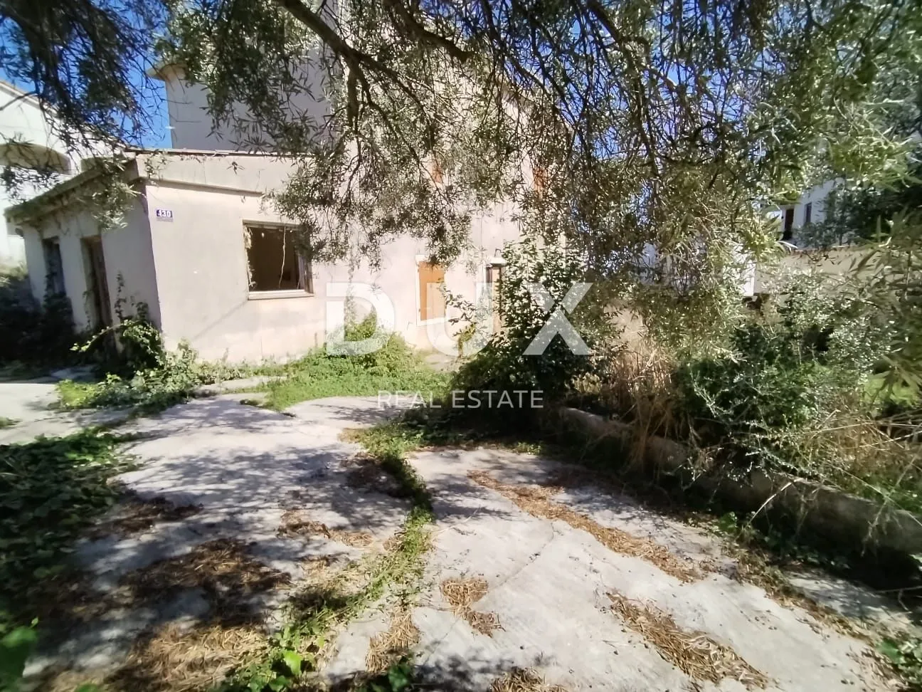 istra,ližnjan- kuća sa građevinskom dozvolom za renovaciju. pogled more i kvarner! - slika 9