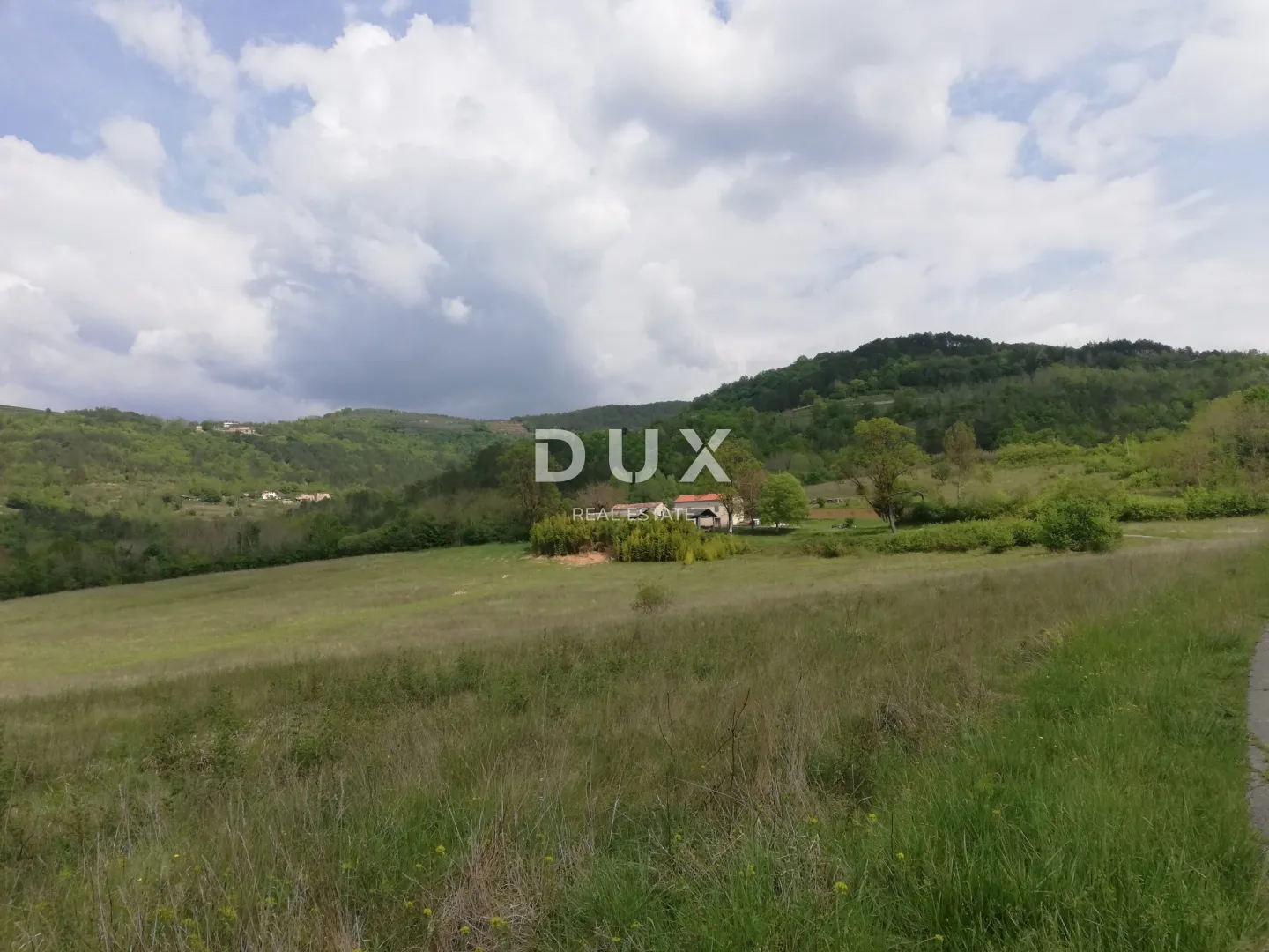istra, motovun - prostrano poljoprivredno zemljište - slika 11