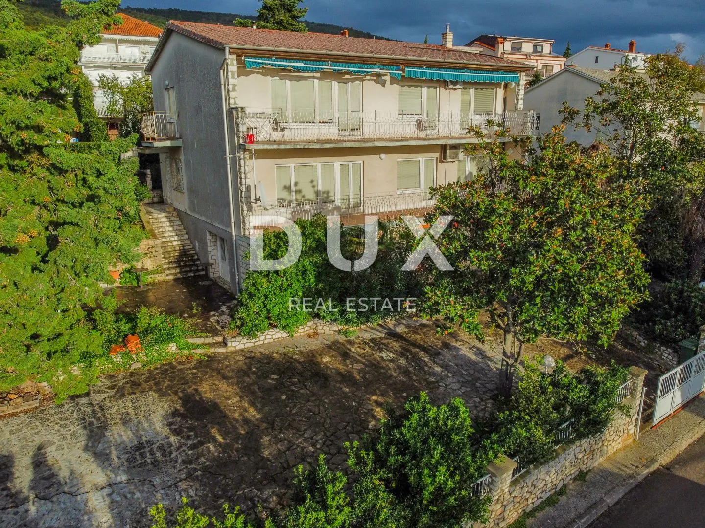 CRIKVENICA, SELCE - veća kuća s okućnicom 200 metara od mora s pogledom na more - Selce, Crikvenica