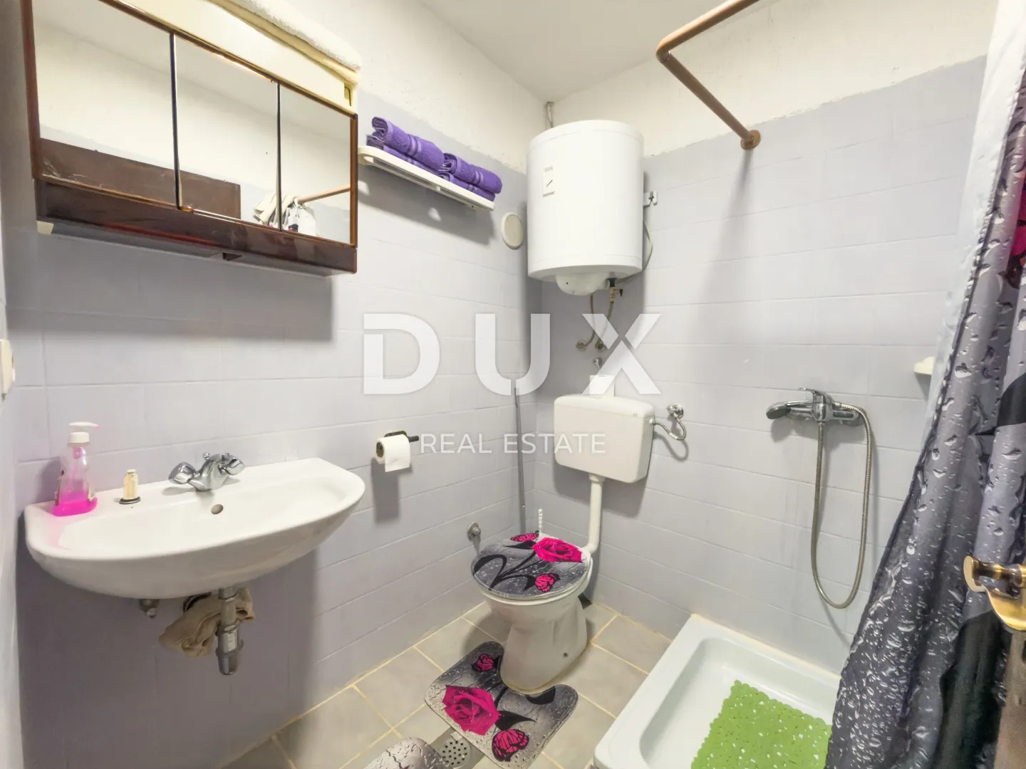 otok krk, baška - kuća s 5 apartmana i velikom okućnicom - slika 15