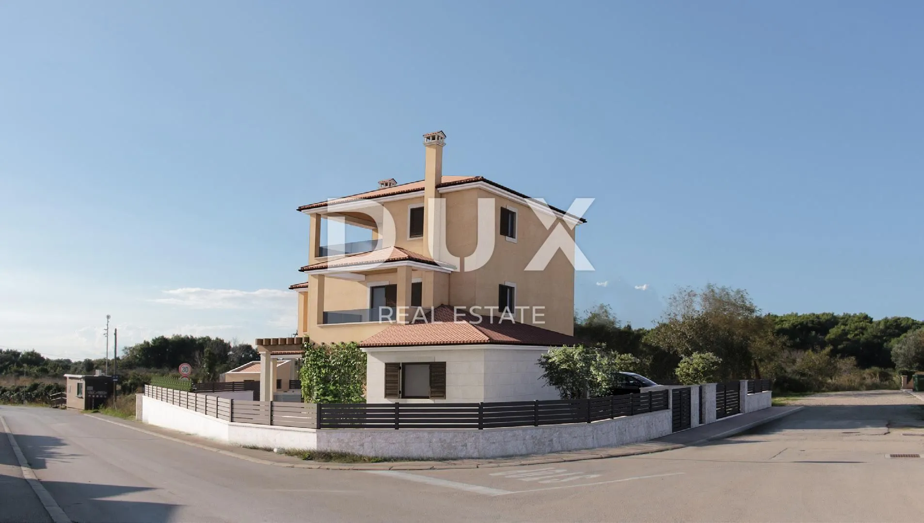 istra, premantura - moderna vila s panormaskim pogledom na more - slika 2