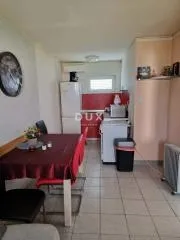 nin- kuća sa 4 apartmana - slika 14