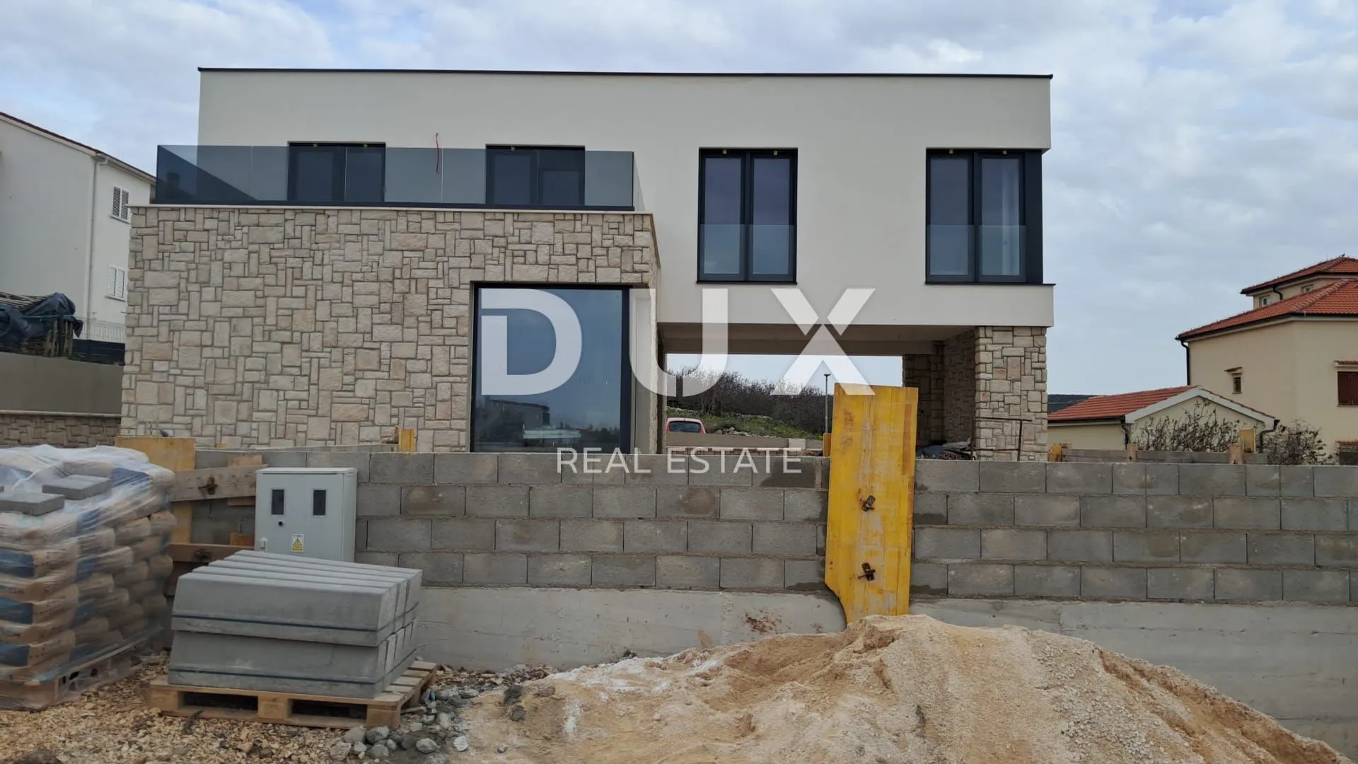 otok pag, kolan - vila 200m2 s bazenom + okoliš 400m2 - slika 2