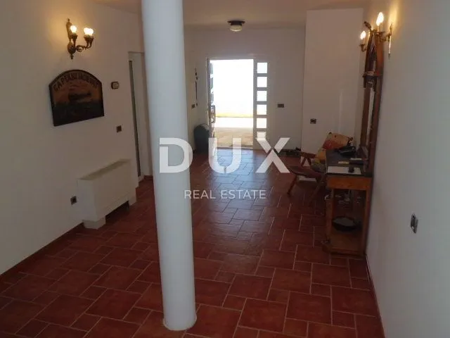 otok krk - ekskluzivna vila sa bazenom - slika 56