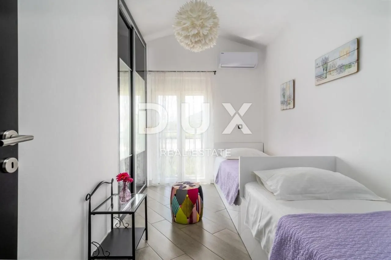 split, kaštel - predivna vila s bazenom i pogledom na more - slika 15