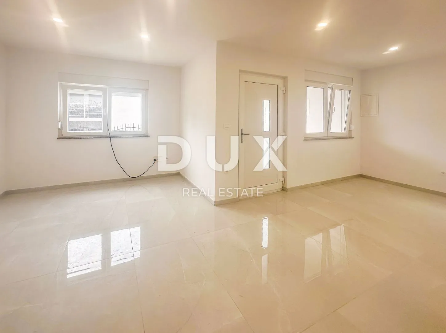 CRIKVENICA - stan 2S+DB, u prizemlju novogradnje, blizina mora, 2688 EUR m2, TOP PRILIKA!