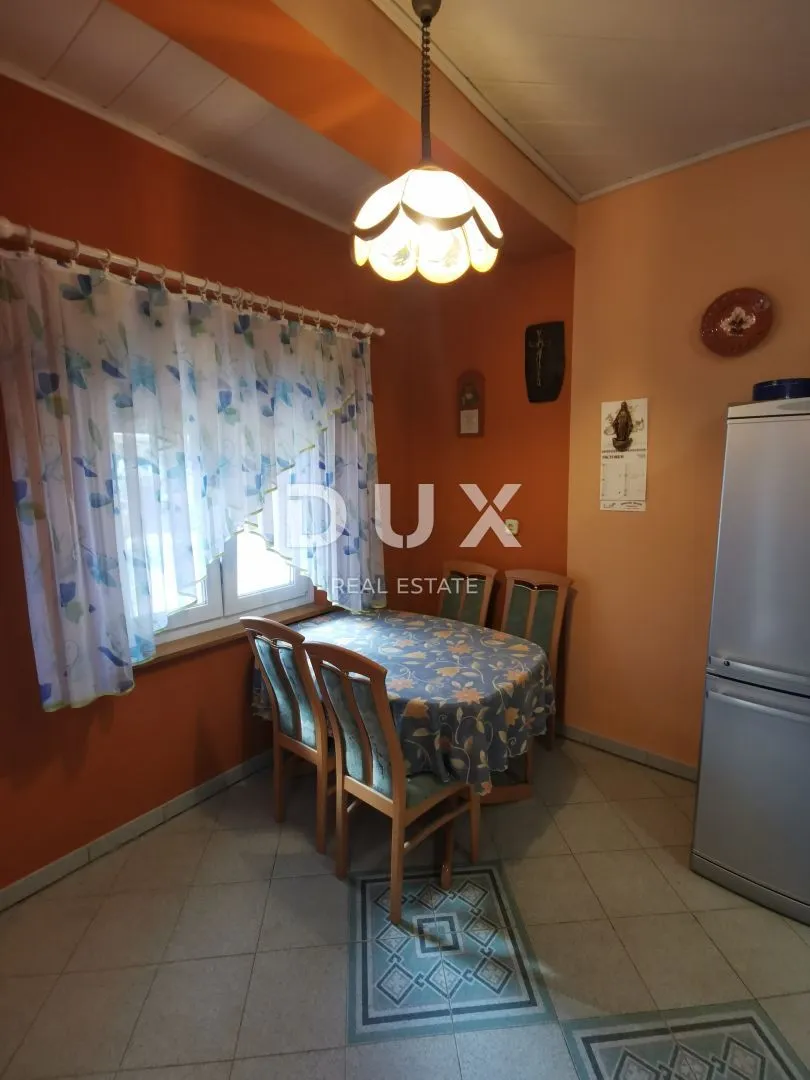malinska (okolica) - samostojeća kuća sa dva stana + podrum - slika 17