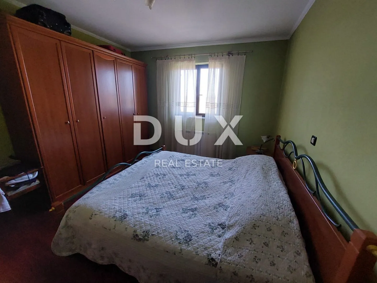 istra, umag - poslovni objekt sa stanom - slika 28