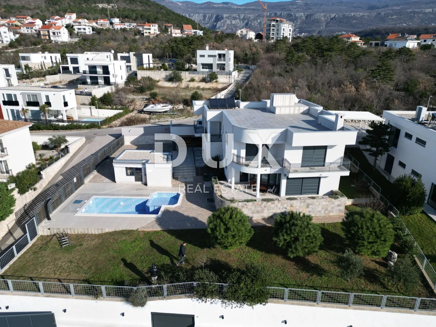 crikvenica - prostrana vila s panoramskim pogledom na more! - slika 4