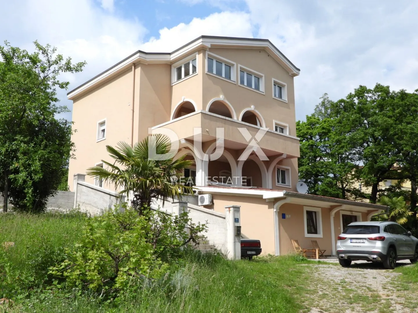 OPATIJA, MATULJI- kuća s 4 stana 550m2 + okoliš 3740m2