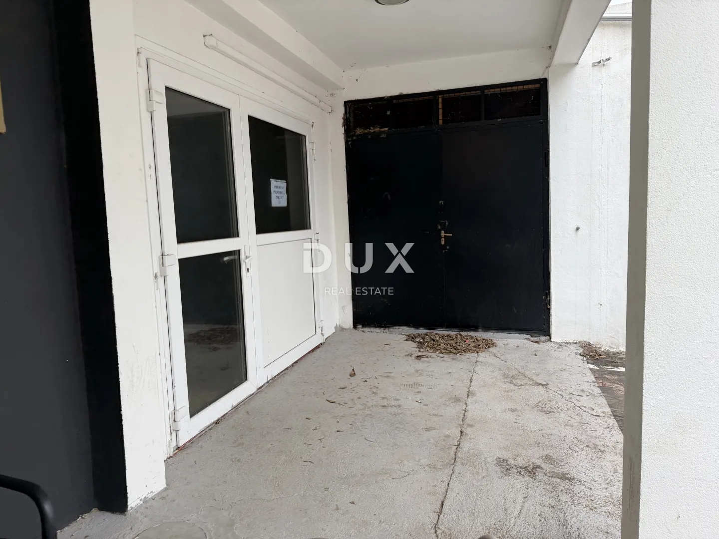 ZADAR, MASLENICA – Poslovni prostor u prizemlju, 140 m², parking, blizina mora - Maslenica, Jasenice