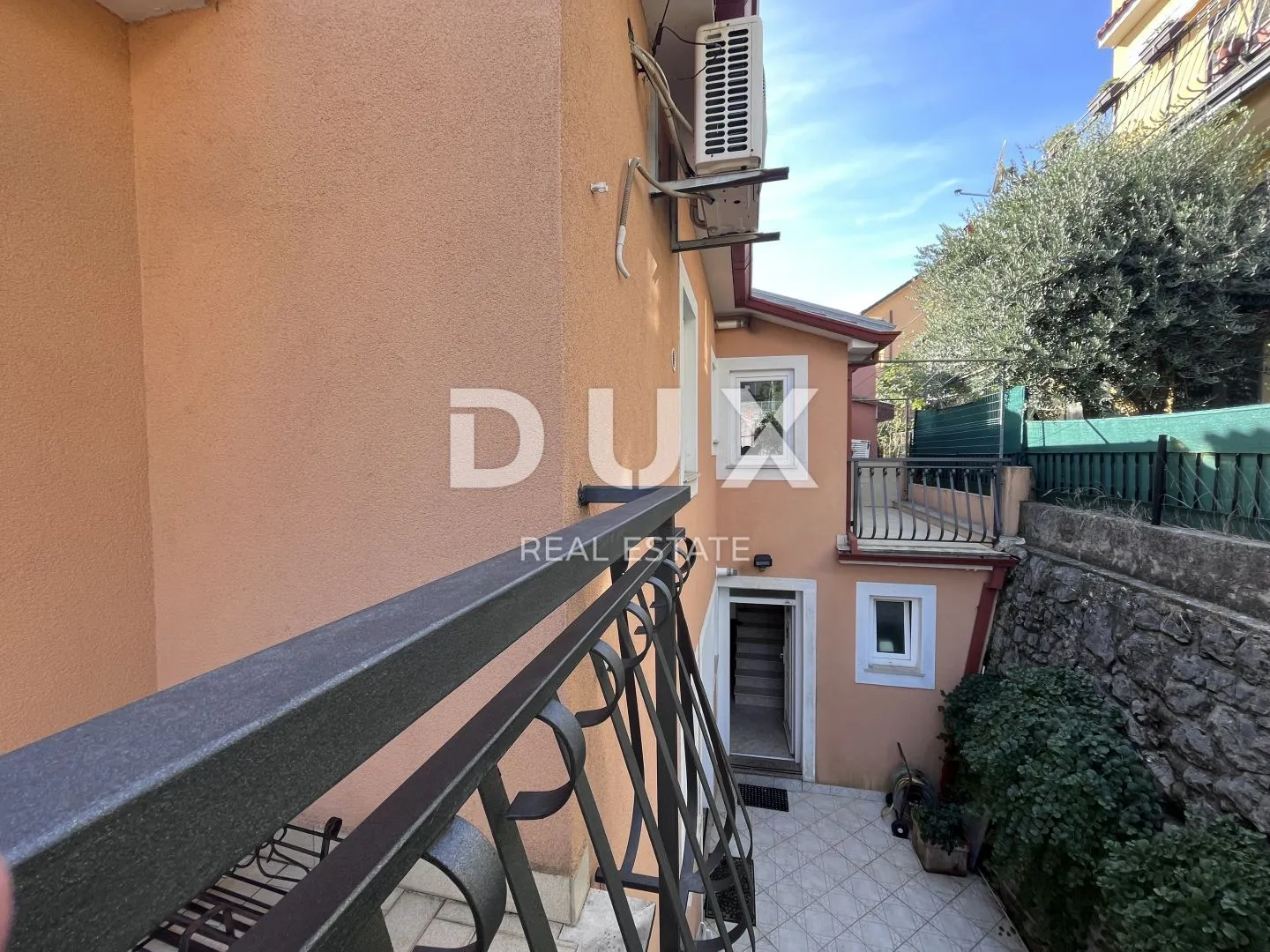 rijeka, škurinje - kuća s tri stambene jedinice i garažom - slika 31