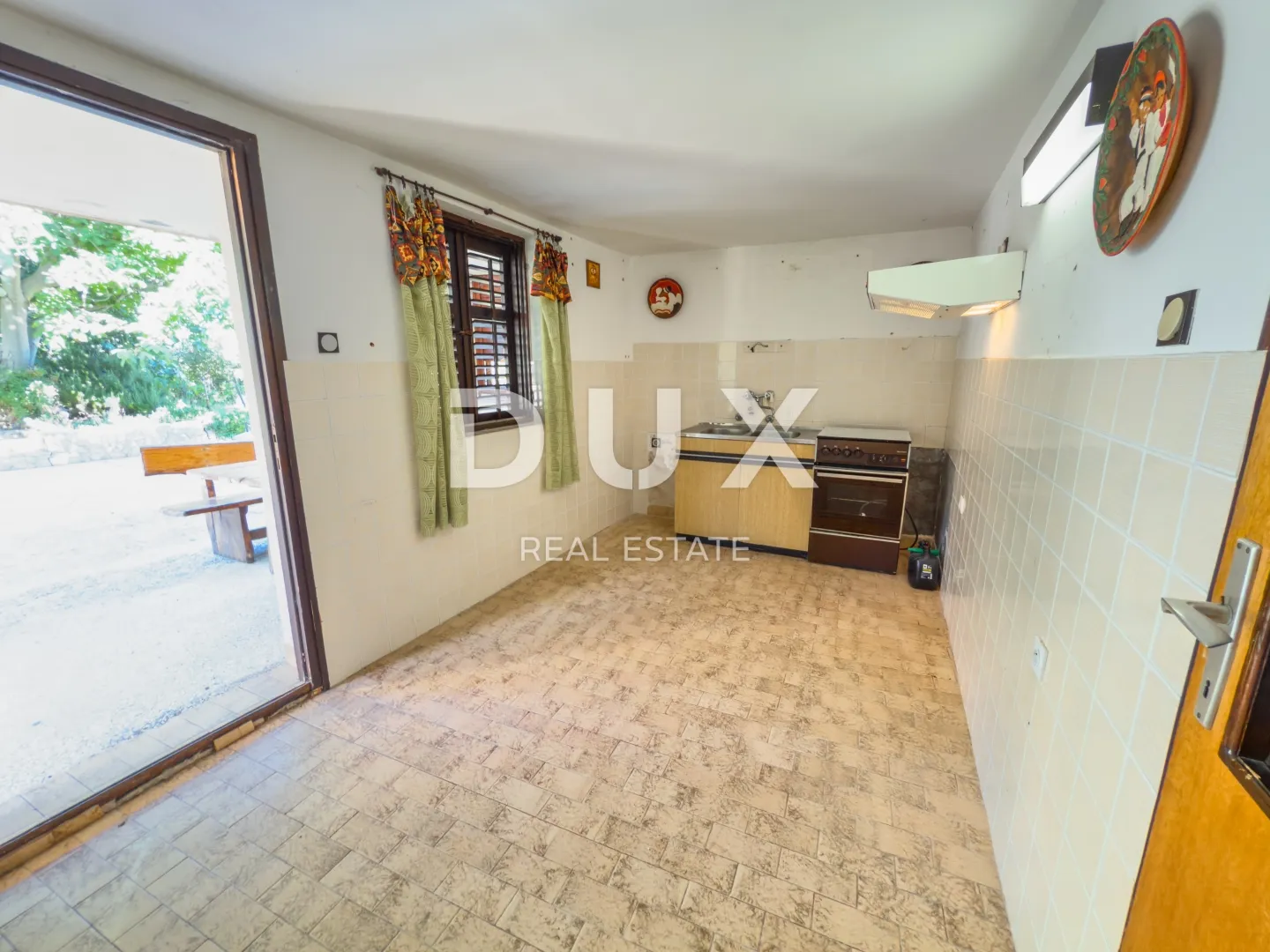 otok krk, baška (okolica) - kamena kuća s velikom okućnicom - slika 17