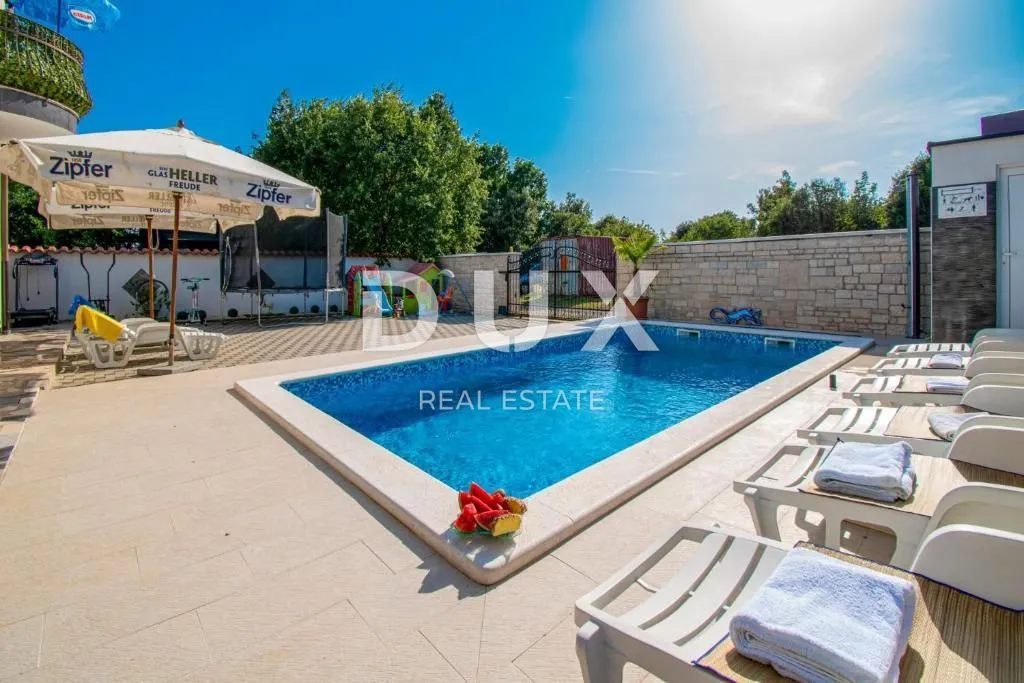 istra, pula prekrasna apartmanska kuća! - slika 36