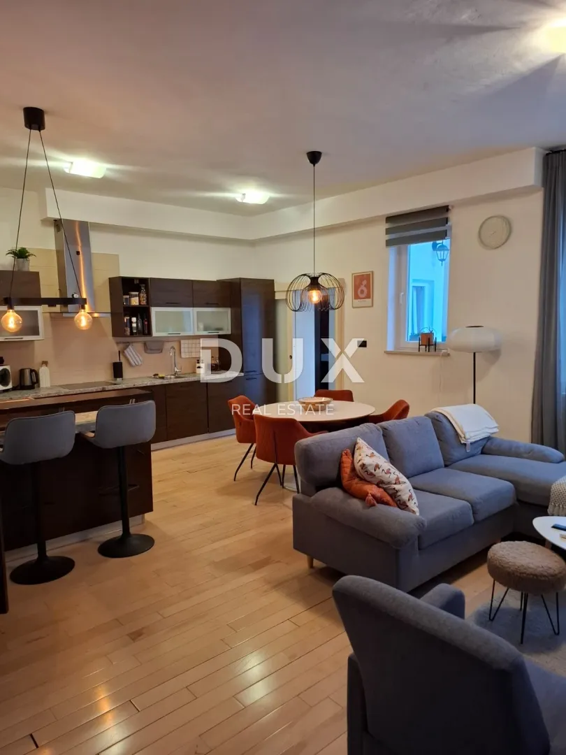 RIJEKA, STROGI CENTAR – idealan stan za život i rad u srcu grada