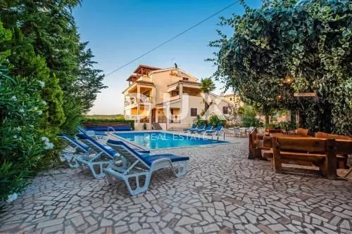 ISTRA, POREČ - Apartmanska vila s bazenom