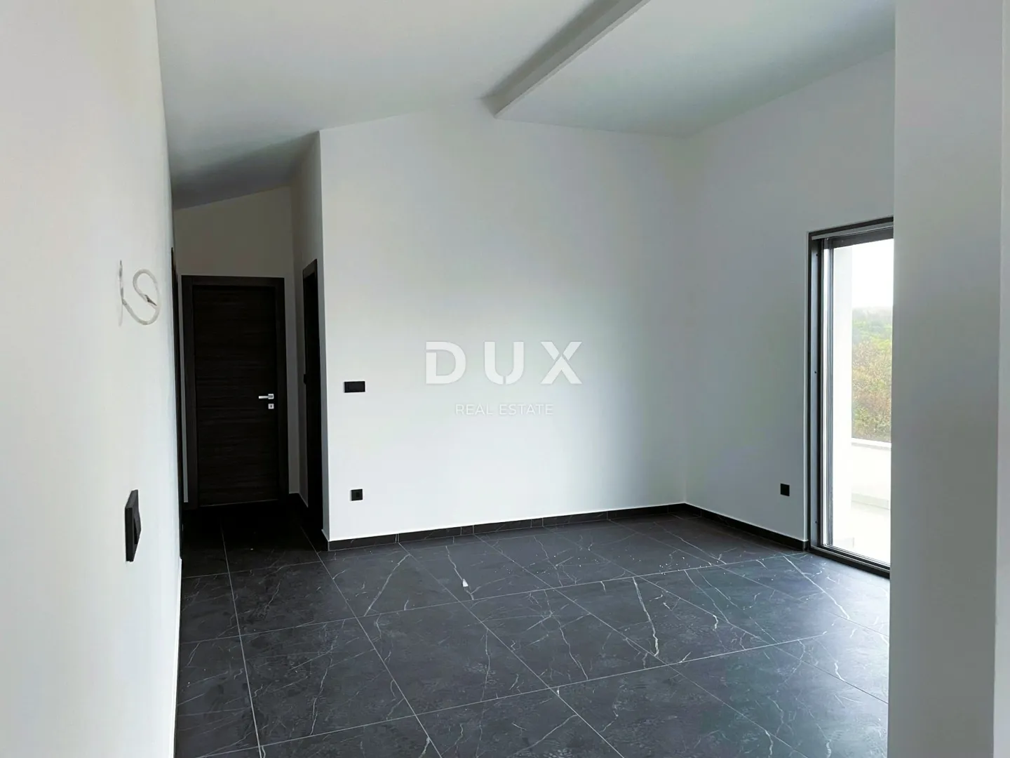otok krk, grad krk - moderan penthouse od 100 m2 - slika 17