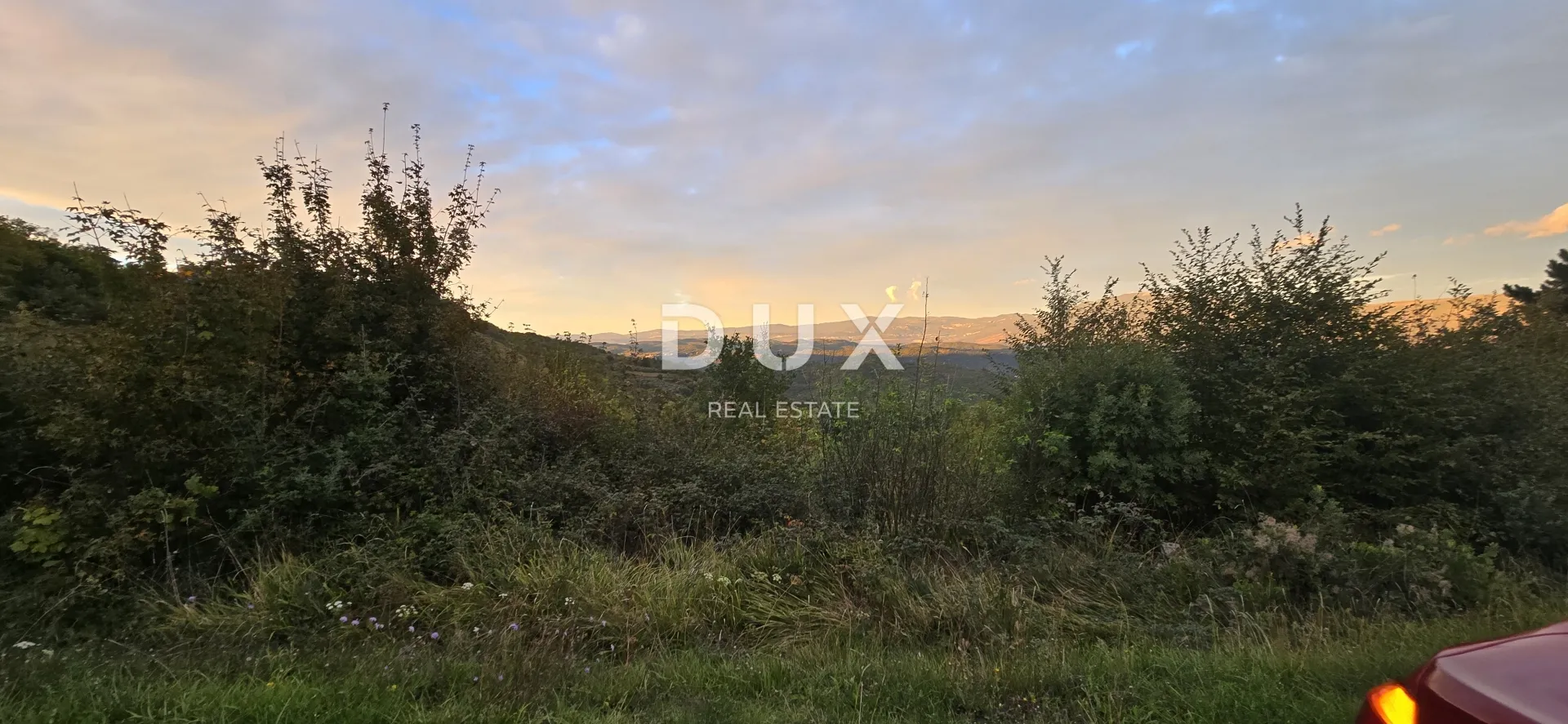 istra, gračišće - poljoprivredno zemljište uz glavnu prometnicu - slika 9