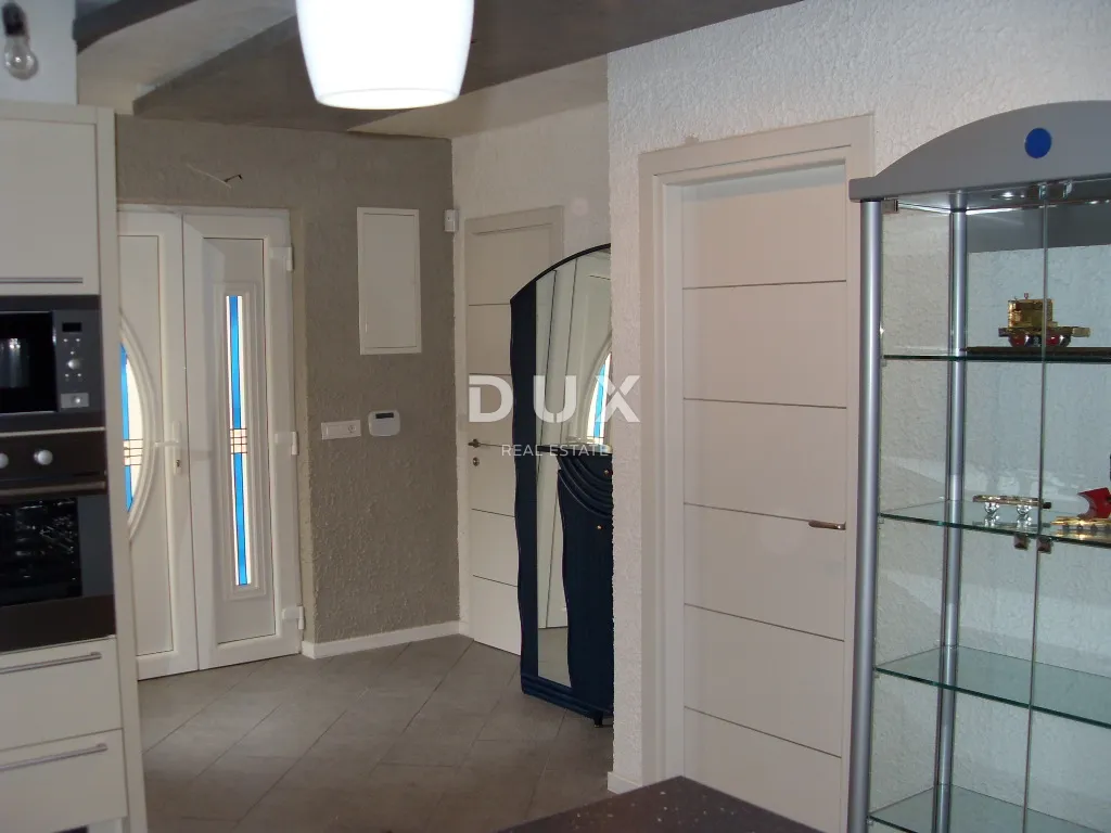 novi vinodolski – elegantna kuća 191 m2, 40 m udaljena od mora - slika 11