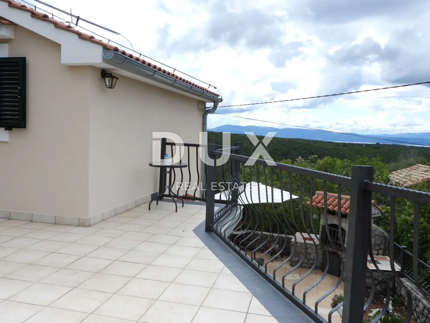 krk, dobrinj - samostojeća kuća 135m2 s pogledom na more + okoliš 150m2 - slika 32