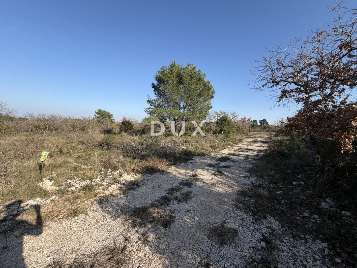 zadar, crno – pravilna parcela 740 m² s pristupnim putem! - slika 2