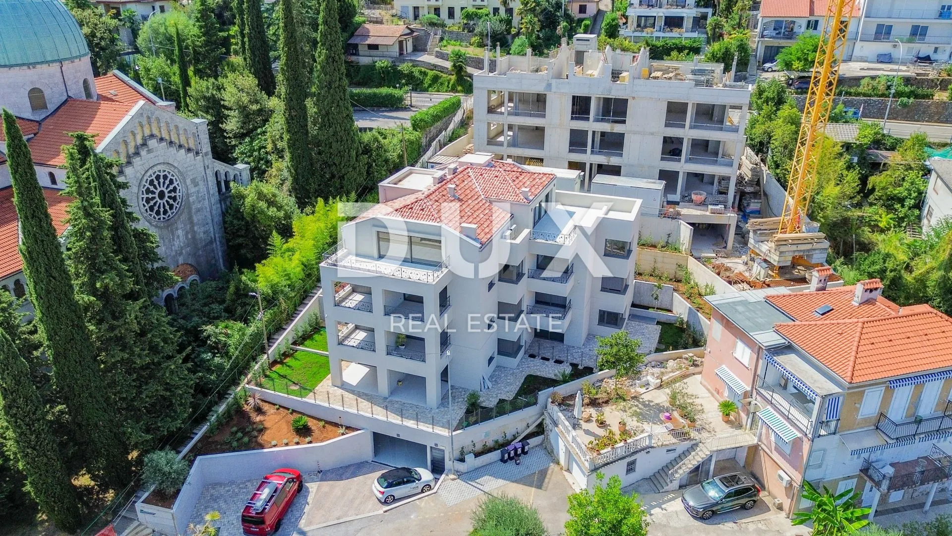 OPATIJA, CENTAR - penthouse u centru Opatije s više terasa, panoramski pogled, garaža, 200 metara od Lungomare