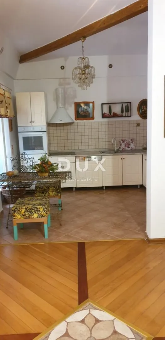 istra, pula - dvoetažni stan u centru 155 m2 - slika 9