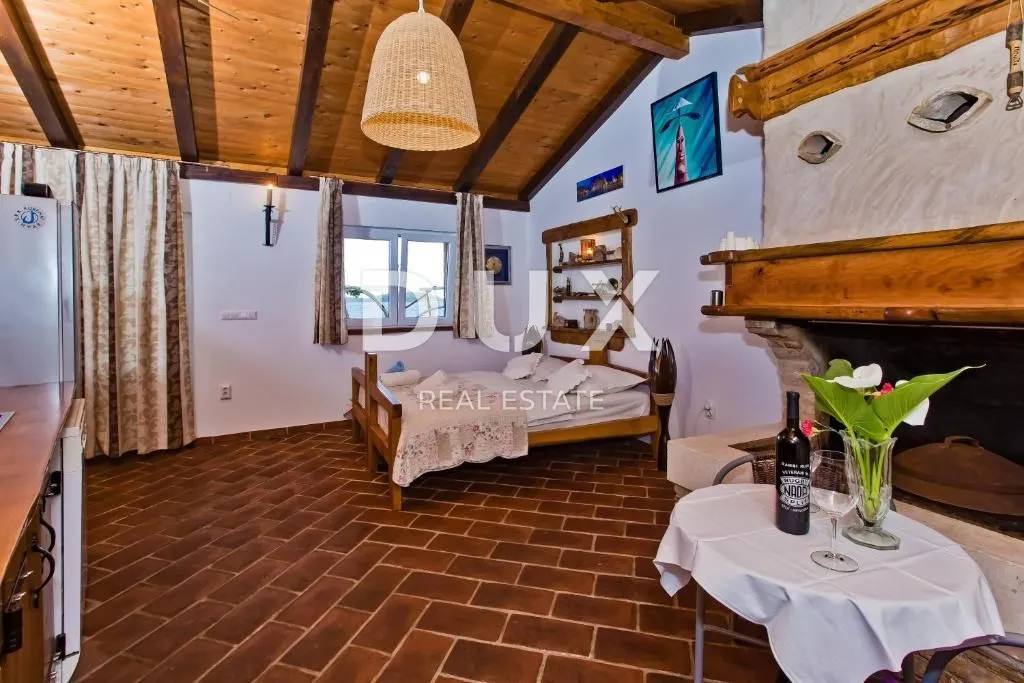 otok hvar - vila u gradu hvaru prvi red do mora - slika 14
