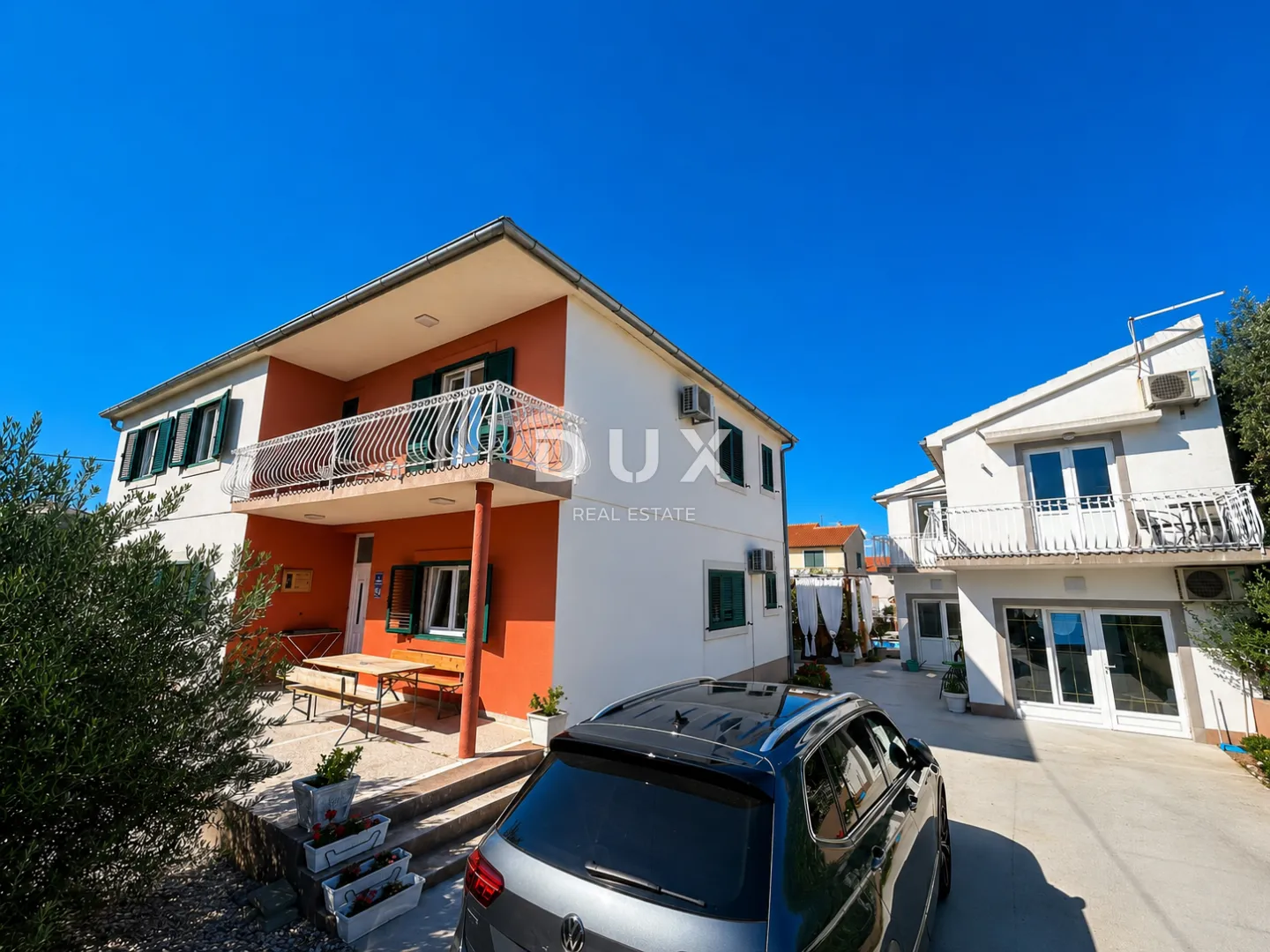 dalmacija, vodice – privatni mini resort s 4 apartmana i bazenom, 300 m od centra - slika 14