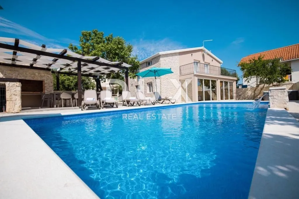 otok vir - prekrasna vila 200m od mora - slika 2