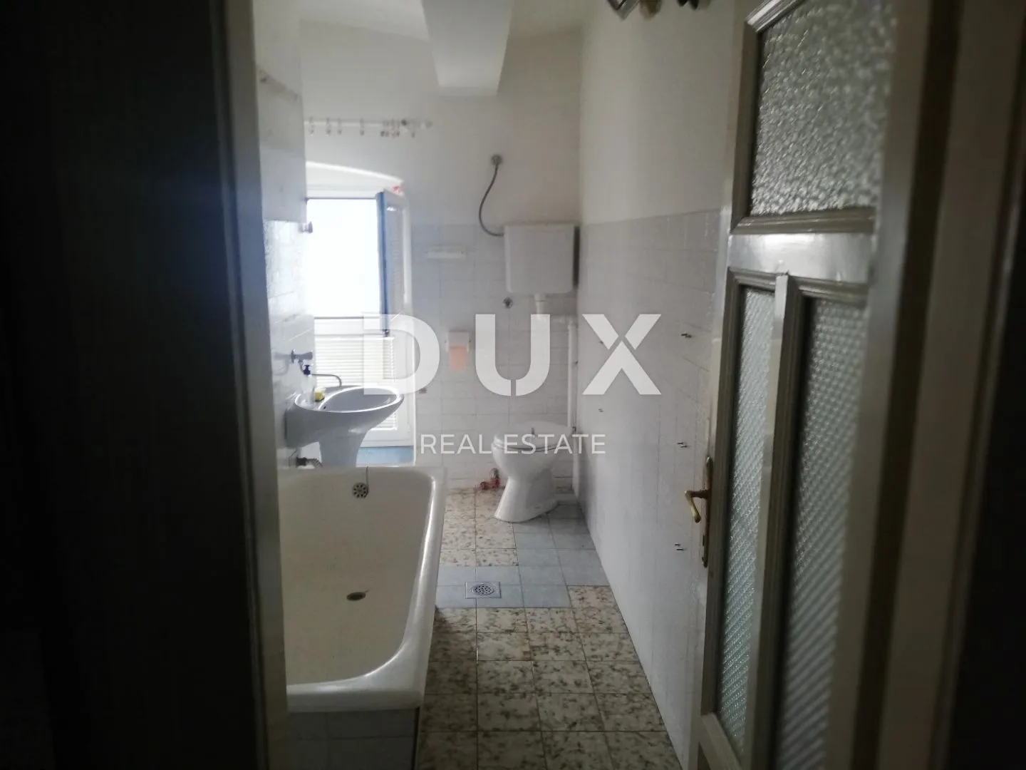 rijeka, centar - stan uz more u samom centru - slika 11